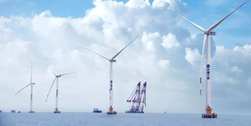 蔚蓝旅途歌词:穿越大海,感受风的轨迹,找寻内心深处的归属和梦想。 蔚蓝旅途歌词:穿越大海,感受风的轨迹,找寻内心深处的归属和梦想。