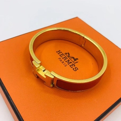 (爱马仕手镯介绍)探秘奢华之美:爱马仕手镯打造的时尚传奇 (爱马仕手镯介绍)探秘奢华之美:爱马仕手镯打造的时尚传奇